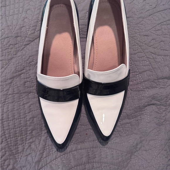 Chic Black and White Heeled Shoes with Pointed Toe - Picture 1 of 4